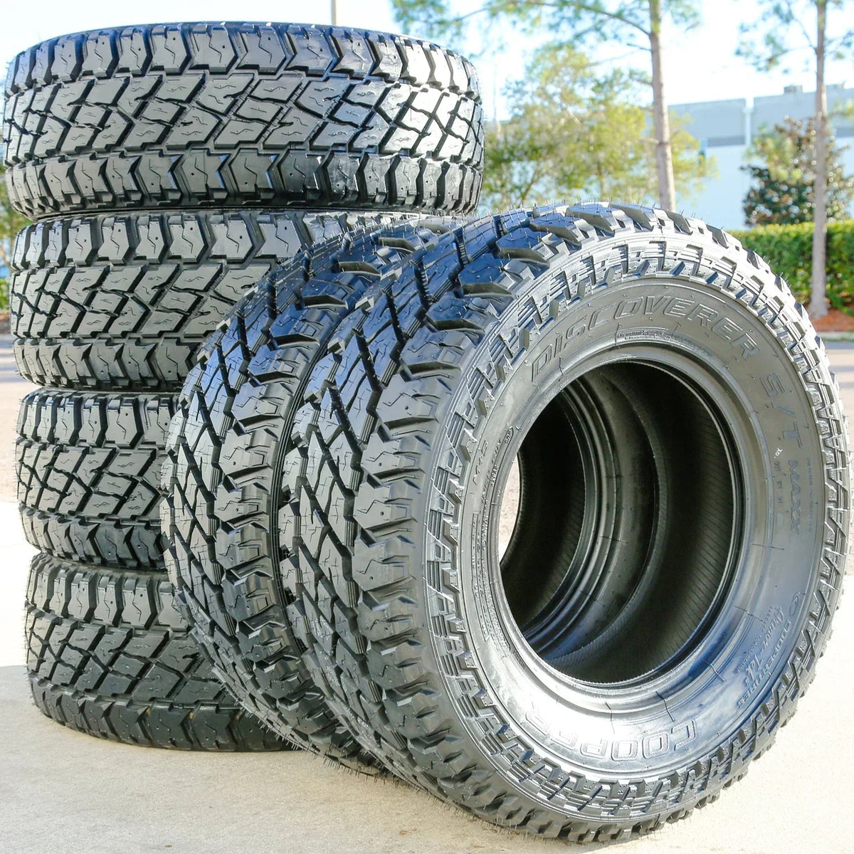 Set of 4 (Four) Cooper Discoverer S/t Maxx Lt 275/70R18 125/122Q E 10 Ply Mt M/t Mud Tires