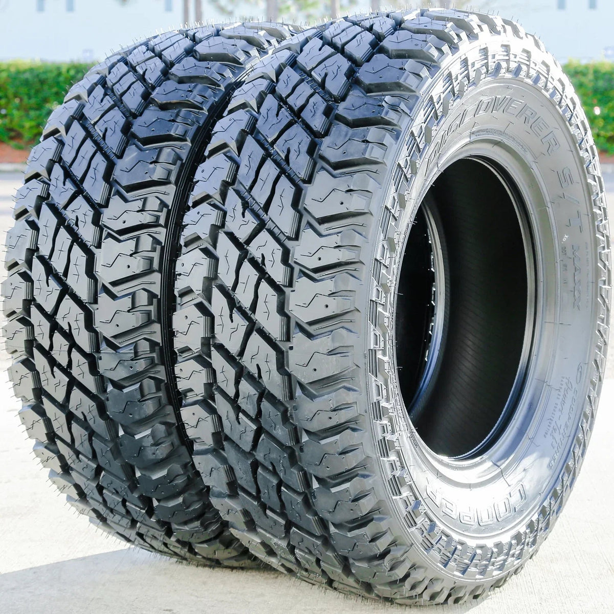 Set of 4 (Four) Cooper Discoverer S/t Maxx Lt 275/70R18 125/122Q E 10 Ply Mt M/t Mud Tires